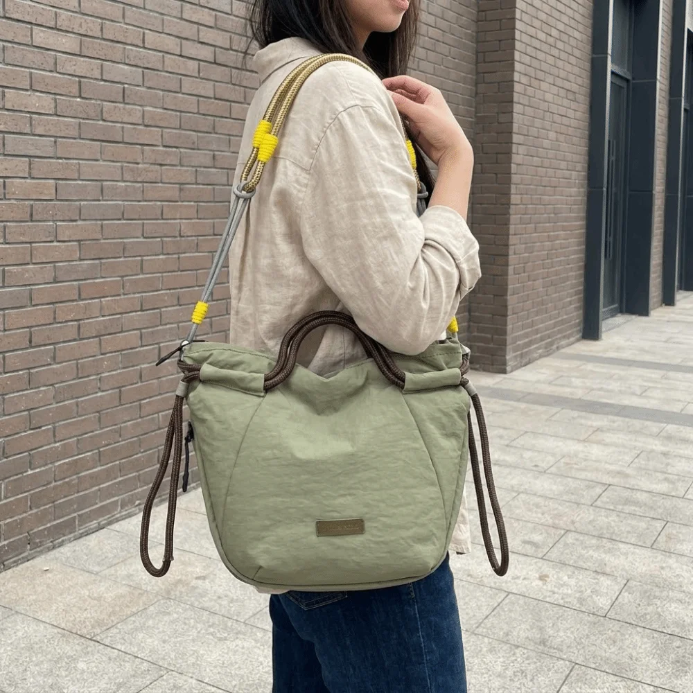 Contrast Color Drawstring Shoulder Bag Multi-pocket Large Capacity Nylon Crossbody Bag Korean Style Webbing Tote Bag Daily
Contrast Color Drawstring Shoulder Bag Multi-pocket Large Capacity Nylon Crossbody Bag Korean Style Webbing Tote Bag Daily
