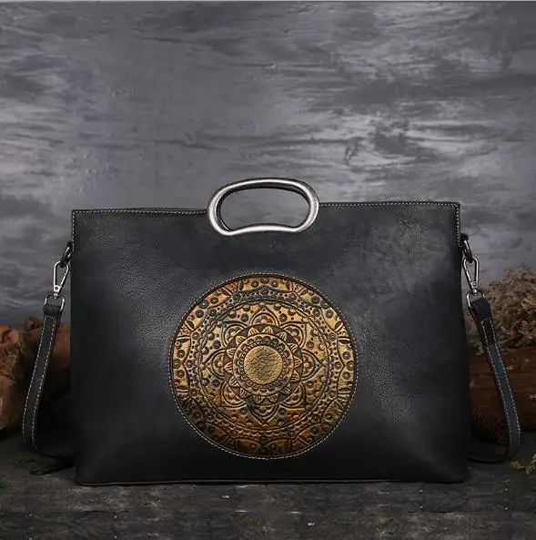 Genuine Leather Women Handbags Large Capacity Shoulder Bag Embossed Hand-painted Totem Messenger Bag 2025 New
Genuine Leather Women Handbags Large Capacity Shoulder Bag Embossed Hand-painted Totem Messenger Bag 2025 New