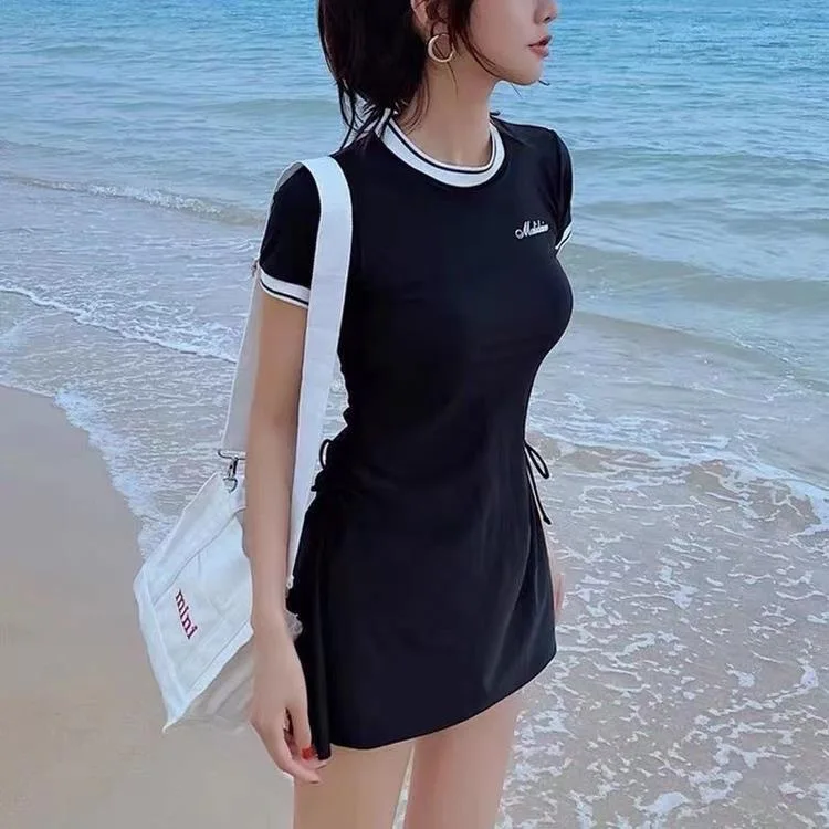 Swimsuit for Women in Summer, Slimming and Concealing, Conservative and Pure, Casual Swimming Class, Korean Hot Spring Soaking
Swimsuit for Women in Summer, Slimming and Concealing, Conservative and Pure, Casual Swimming Class, Korean Hot Spring Soaking