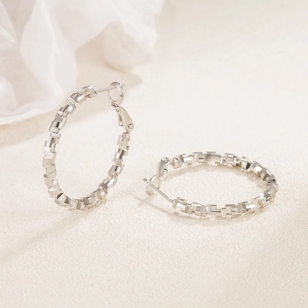 Fashion Hook Piercing Circular Earrings Women Exaggerate Ear Decor Round Ring Earrings Simple Ear Jewelry Accessories Gifts
Fashion Hook Piercing Circular Earrings Women Exaggerate Ear Decor Round Ring Earrings Simple Ear Jewelry Accessories Gifts