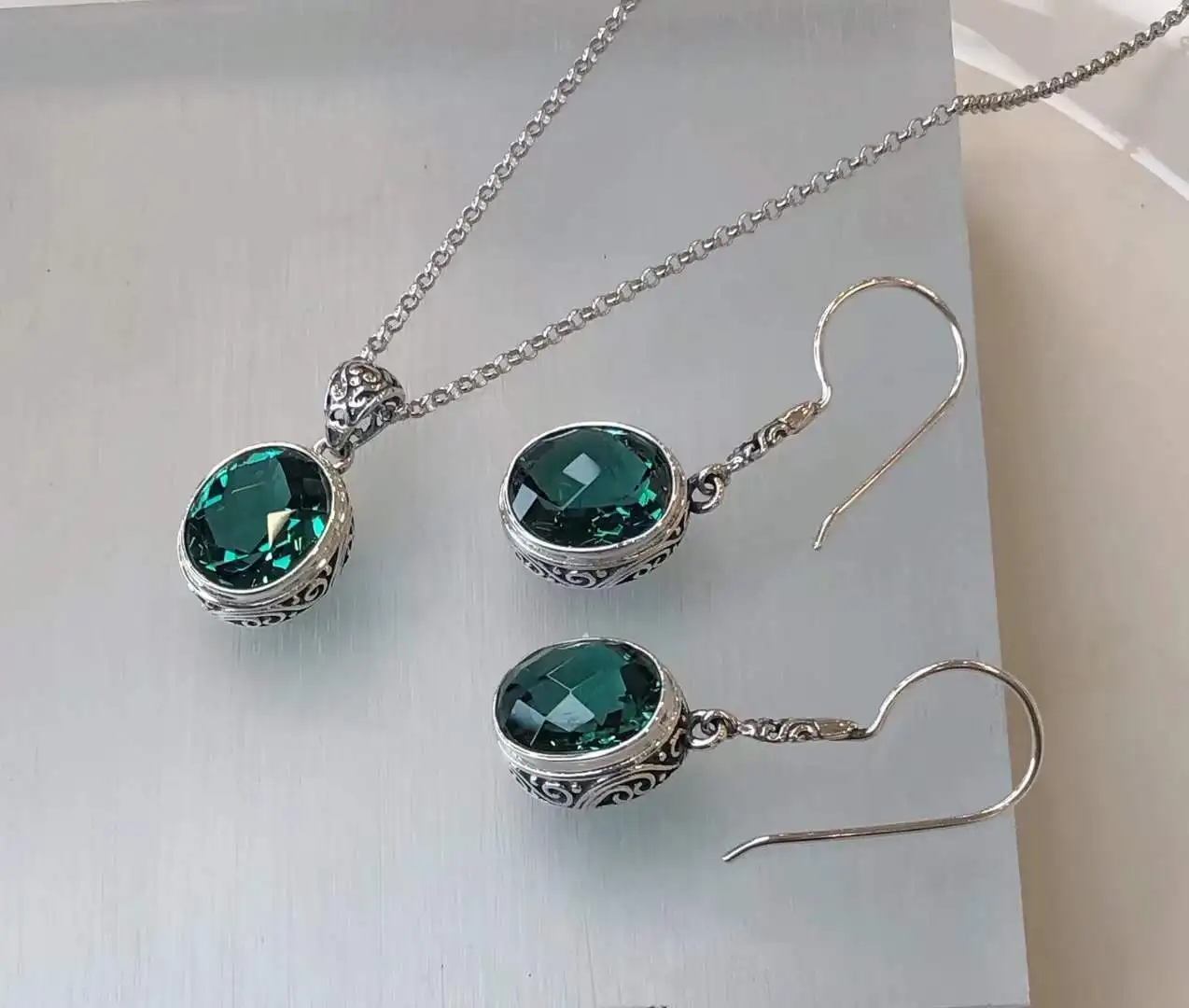 Natural Green Crystal Earrings Pendant For Women 925 Sterling Silver Seaweed Pattern Long Earring Gift Fashion Vintage
Natural Green Crystal Earrings Pendant For Women 925 Sterling Silver Seaweed Pattern Long Earring Gift Fashion Vintage