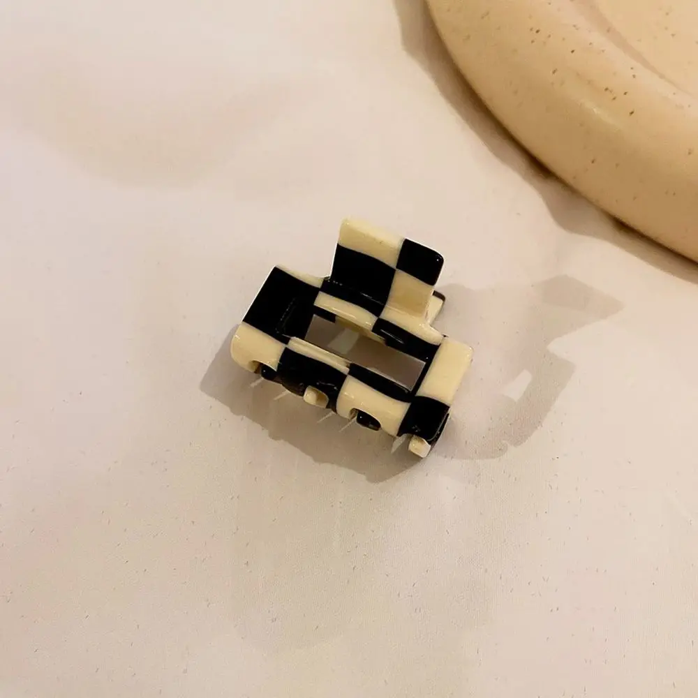 Fashion Small Chessboard Japanese Temperament Square Korean Style Hair Clip Small Hair Claw Female Hairpin Headwear
Fashion Small Chessboard Japanese Temperament Square Korean Style Hair Clip Small Hair Claw Female Hairpin Headwear