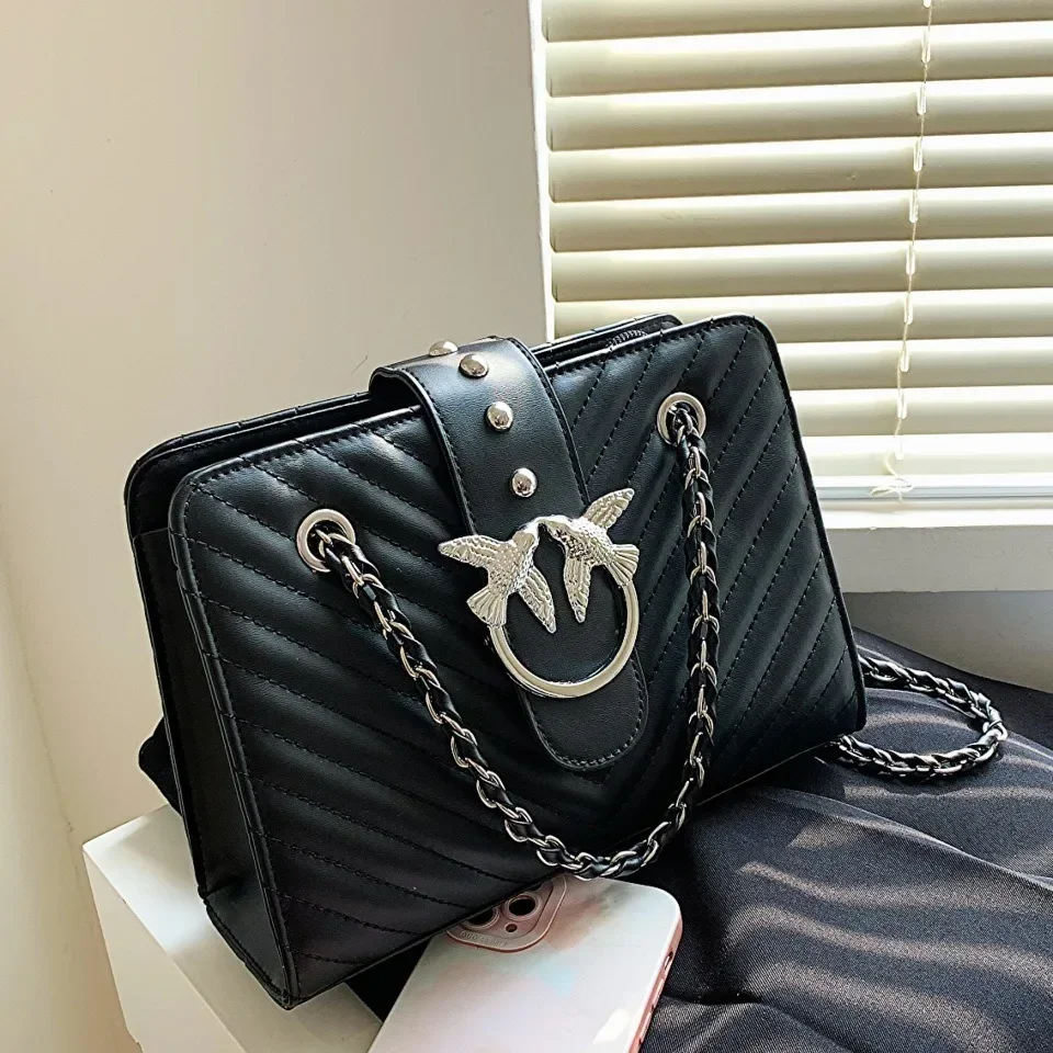 2025 A/W Women’s High-End Tote — Fashion Versatile, Underarm/Crossbody for Coats & Knitwear
2025 A/W Women’s High-End Tote — Fashion Versatile, Underarm/Crossbody for Coats & Knitwear