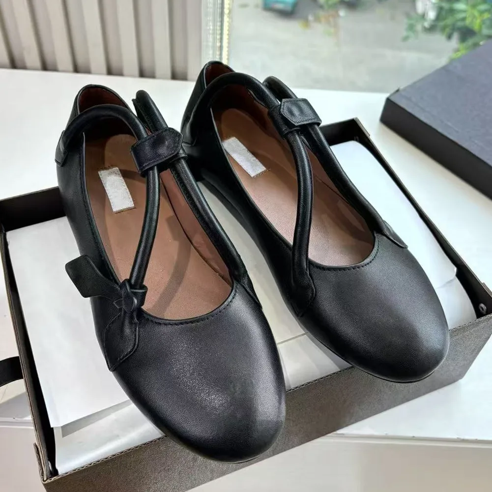 Genuine leather retro shallow mouth versatile 2026 new spring/summer flat bottomed Mary Jane single shoes for women
Genuine leather retro shallow mouth versatile 2026 new spring/summer flat bottomed Mary Jane single shoes for women