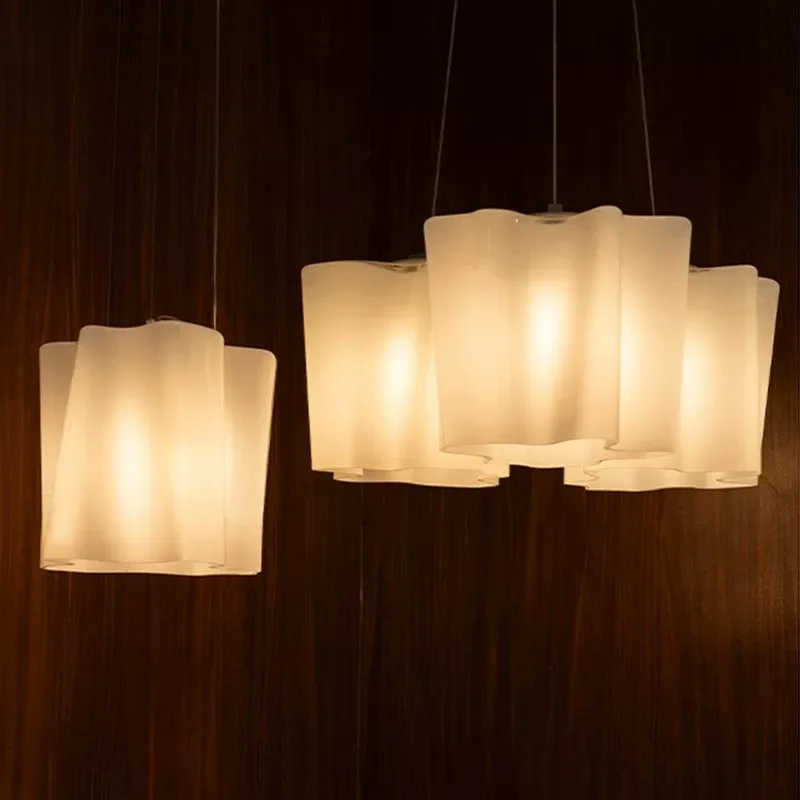 Medieval style chandelier French simple retro guest restaurant Shimadai light luxury high-end villa cloud glass chandelier
Medieval style chandelier French simple retro guest restaurant Shimadai light luxury high-end villa cloud glass chandelier