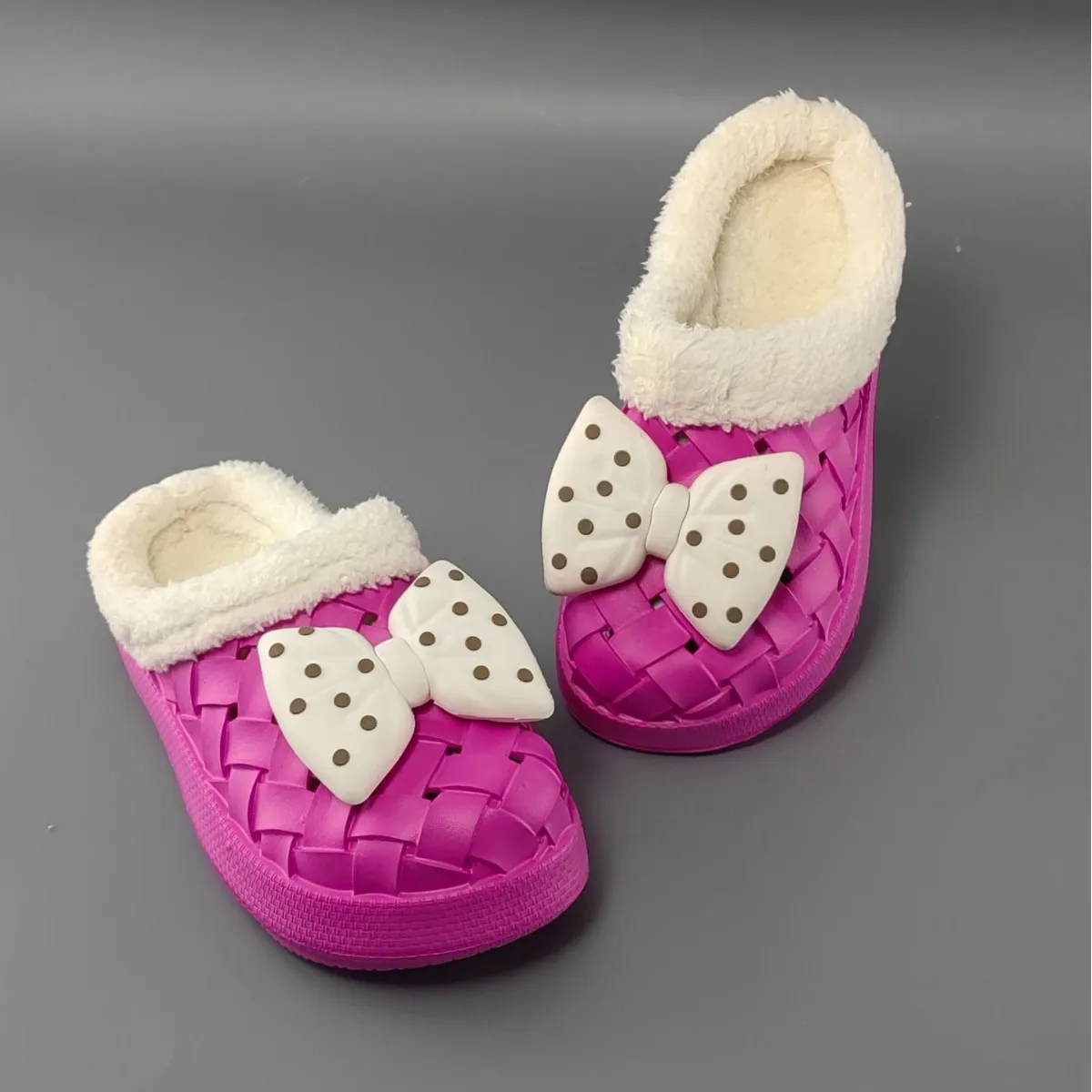 New Korean style polka dots slippers women's big size winter fur slides shoes 44 45 woman fashion bowknot warm plush slippers
New Korean style polka dots slippers women's big size winter fur slides shoes 44 45 woman fashion bowknot warm plush slippers