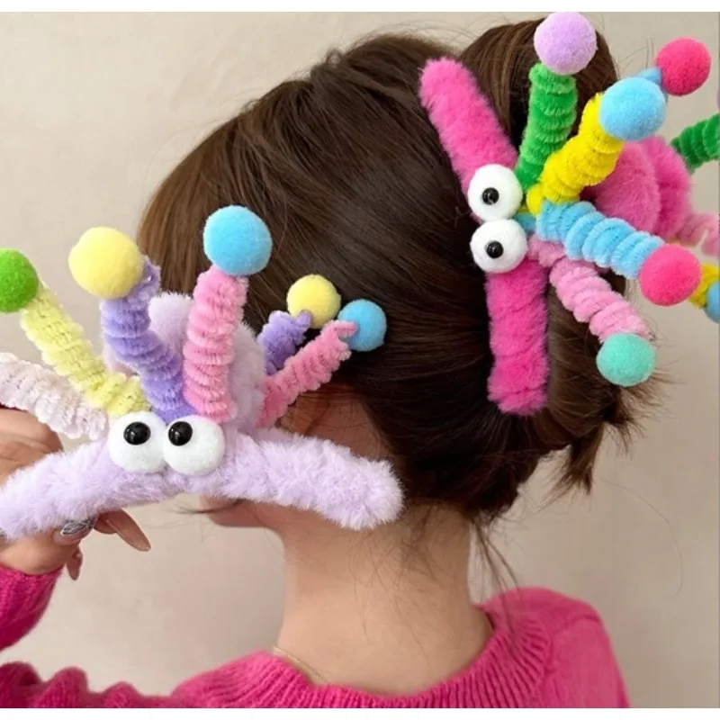 1 Pieces Winter Big Eye Hair Catch Dopamine Spring Plush Hair Clip Female Fun Funny Shark Clip Cute Twist Stick Back Head Hair
1 Pieces Winter Big Eye Hair Catch Dopamine Spring Plush Hair Clip Female Fun Funny Shark Clip Cute Twist Stick Back Head Hair