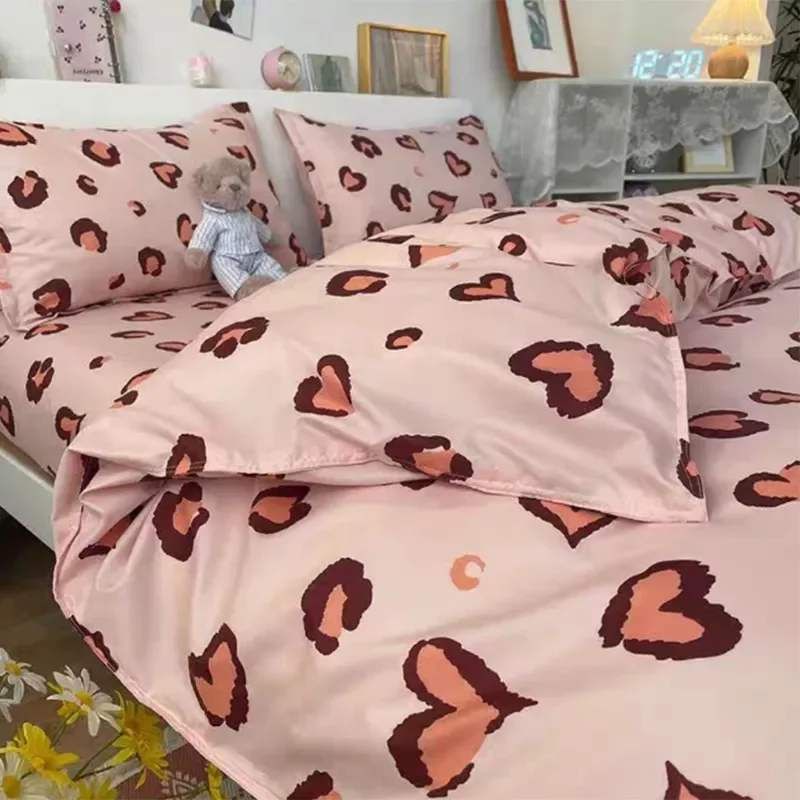 Creative Love Leopard Print Duvet Cover Set Home Bedroom King Queen Bedding Set 3Pcs Soft Breathable Quilt Cover Pillowcases
Creative Love Leopard Print Duvet Cover Set Home Bedroom King Queen Bedding Set 3Pcs Soft Breathable Quilt Cover Pillowcases
