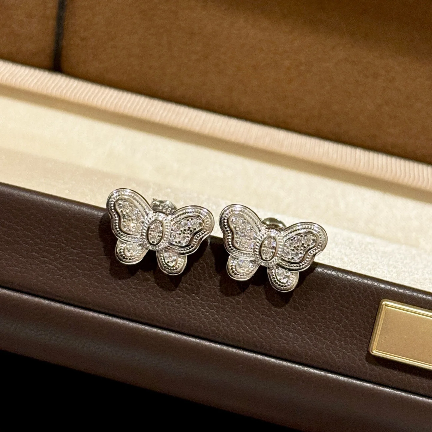 100% 925 Sterling Silver Butterfly Earring Full Pave 5A Zirconia Studs Earrings For Women Fine Jewelry
100% 925 Sterling Silver Butterfly Earring Full Pave 5A Zirconia Studs Earrings For Women Fine Jewelry