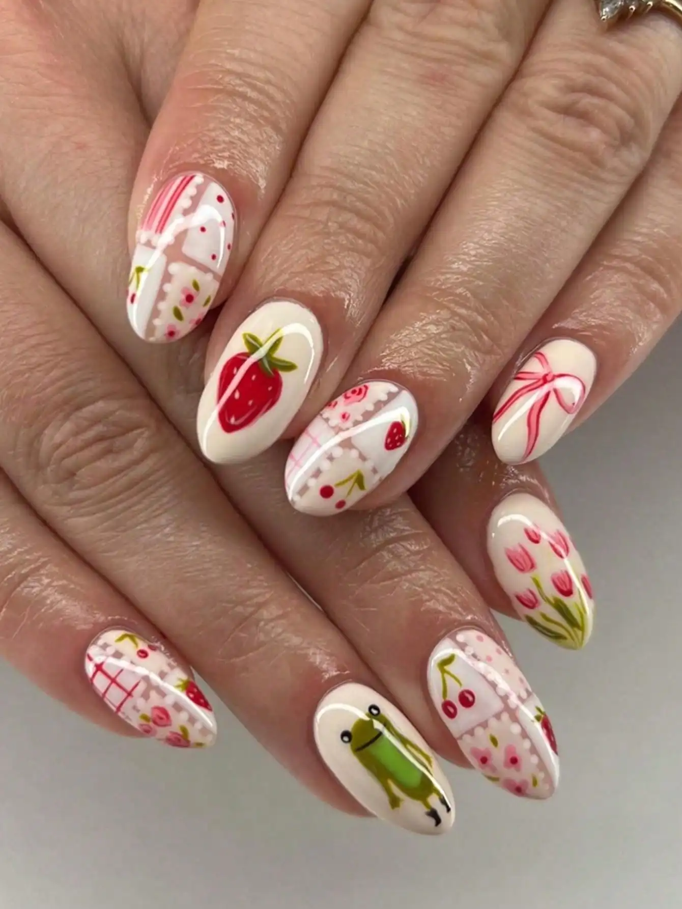 24pcs Strawberry Polka Dot Pattern Short Oval Cute False Nails Set, Featuring Strawberry Pattern, White Polka Dots, Pink Stripes And Light Green Radial Patterns, Creating A Vibrant And Fresh Atmosphere. This Is An Artistic Nail Art Product Suitable For Da
24pcs Strawberry Polka Dot Pattern Short Oval Cute False Nails Set, Featuring Strawberry Pattern, White Polka Dots, Pink Stripes And Light Green Radial Patterns, Creating A Vibrant And Fresh Atmosphere. This Is An Artistic Nail Art Product Suitable For Da