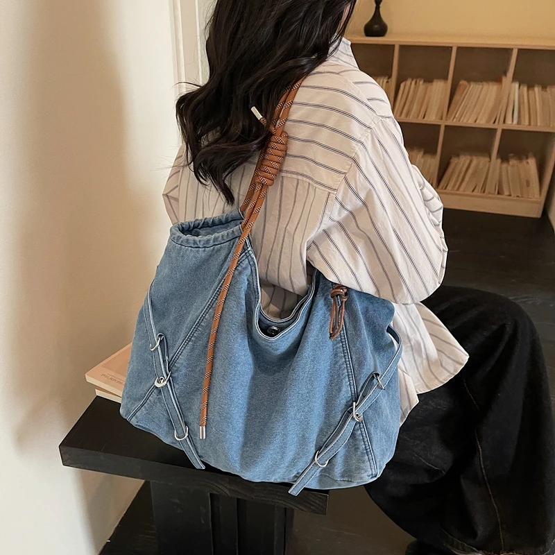 2026 Basic Style Vintage Commuting Denim Shoulder Bags Handbag for Women Interior Zipper Pocket Fashion Large Capacity
2026 Basic Style Vintage Commuting Denim Shoulder Bags Handbag for Women Interior Zipper Pocket Fashion Large Capacity