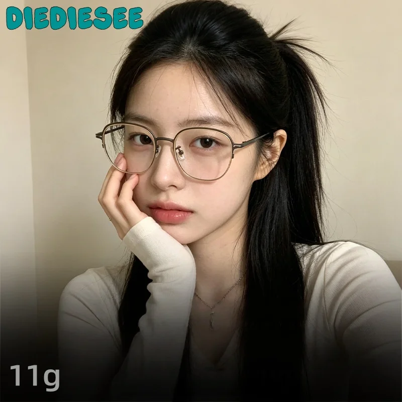 DIEDIESEE New Women's Titanium Frame Retro Flat Light Glasses Fashion Square Frame Anti Blue Light Men's Glasses Frame 98458
DIEDIESEE New Women's Titanium Frame Retro Flat Light Glasses Fashion Square Frame Anti Blue Light Men's Glasses Frame 98458