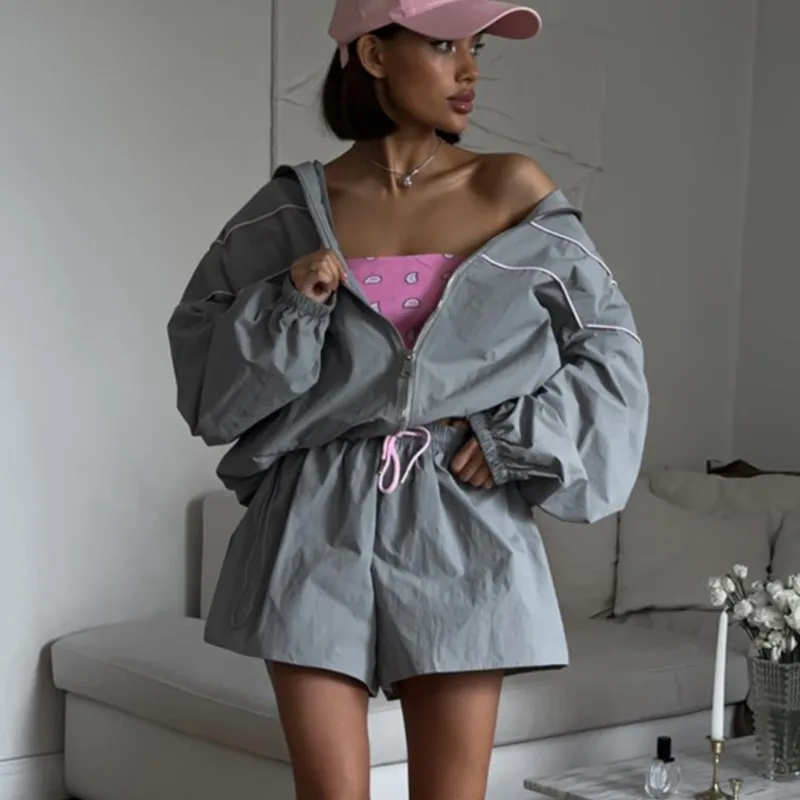 Casual Loose Fit Zip-Up Long Sleeve Cardigan Drawstring Wide Leg Shorts Two-Piece Set Beach Lounge Outfit 2025 Summer New Womens
Casual Loose Fit Zip-Up Long Sleeve Cardigan Drawstring Wide Leg Shorts Two-Piece Set Beach Lounge Outfit 2025 Summer New Womens