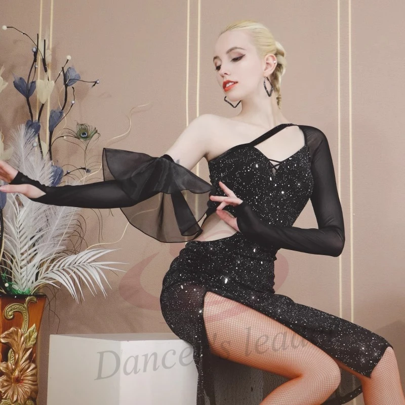 Latin Performance Suit, National Standard Dance Dress, Samba Dance Ultra Shiny Slim Fit Black Silk Thin Training Suit
Latin Performance Suit, National Standard Dance Dress, Samba Dance Ultra Shiny Slim Fit Black Silk Thin Training Suit