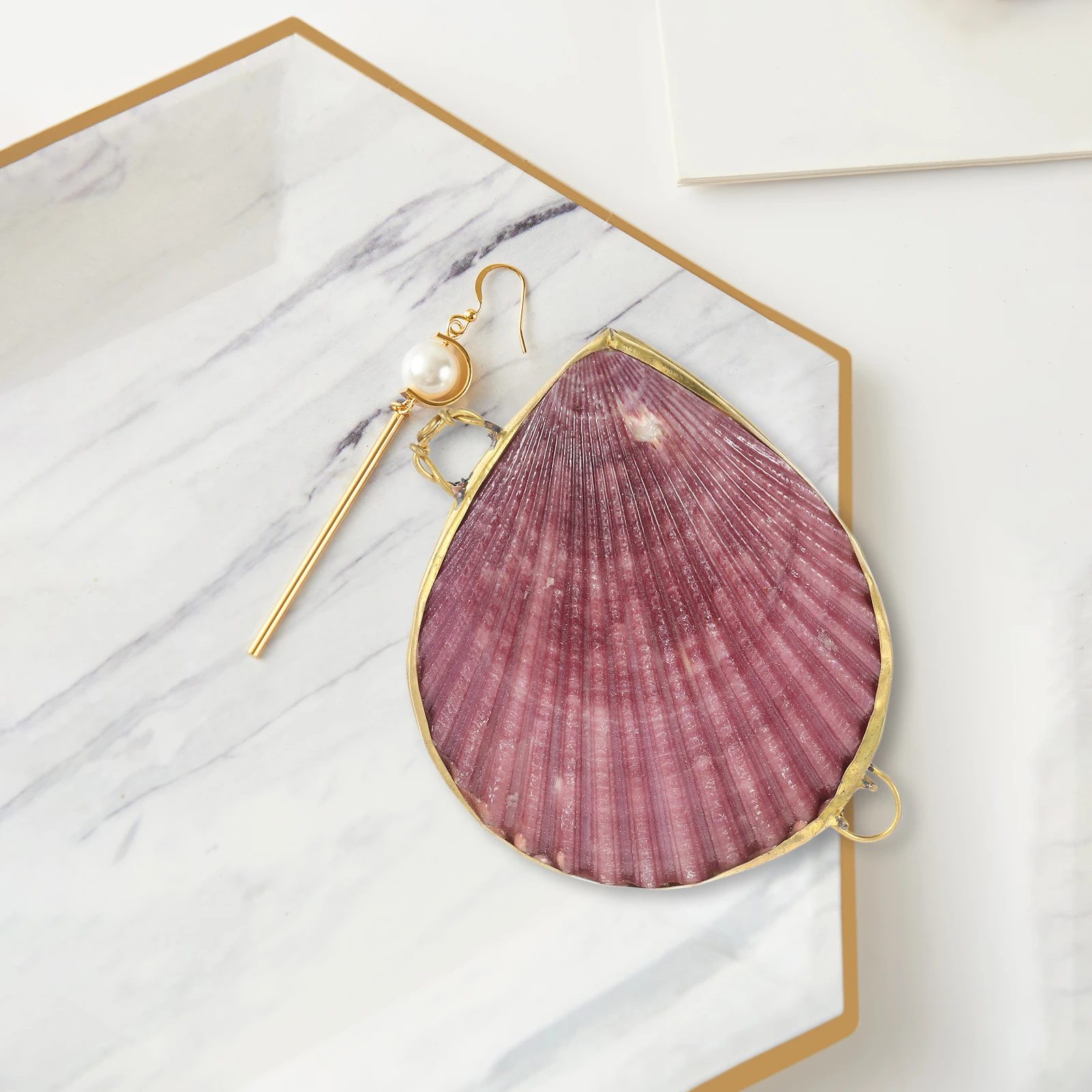 Shell Shaped Jewelry Box Natural Color Shell Storage Container Travel Organizer Trinket Holder Decorative for Jewelry
Shell Shaped Jewelry Box Natural Color Shell Storage Container Travel Organizer Trinket Holder Decorative for Jewelry