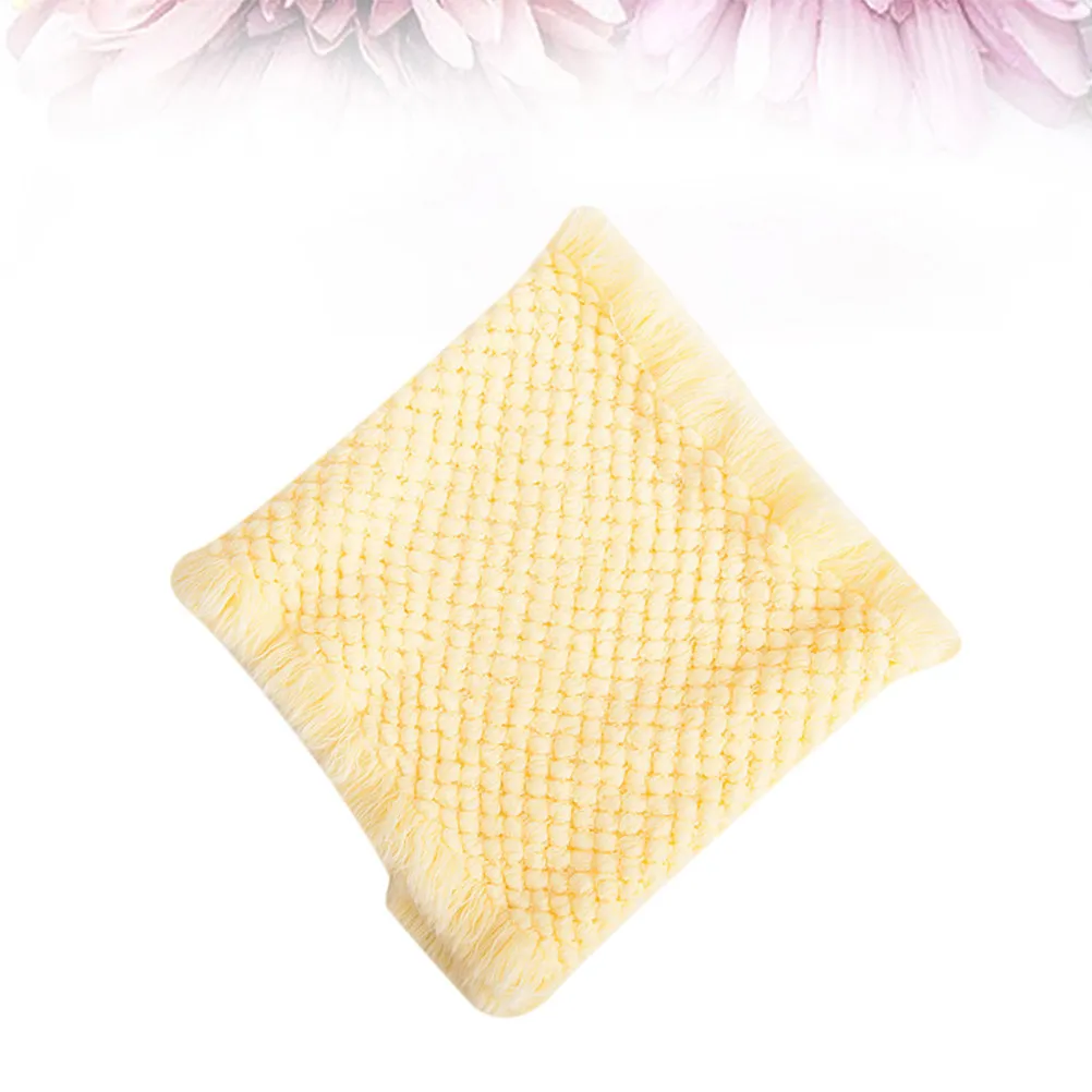 Double Layer Baby Blanket Pineapple Print Woolen Yarn Material Gentle on Skin Newborn Photo Prop Perfect Gift for Infant
Double Layer Baby Blanket Pineapple Print Woolen Yarn Material Gentle on Skin Newborn Photo Prop Perfect Gift for Infant