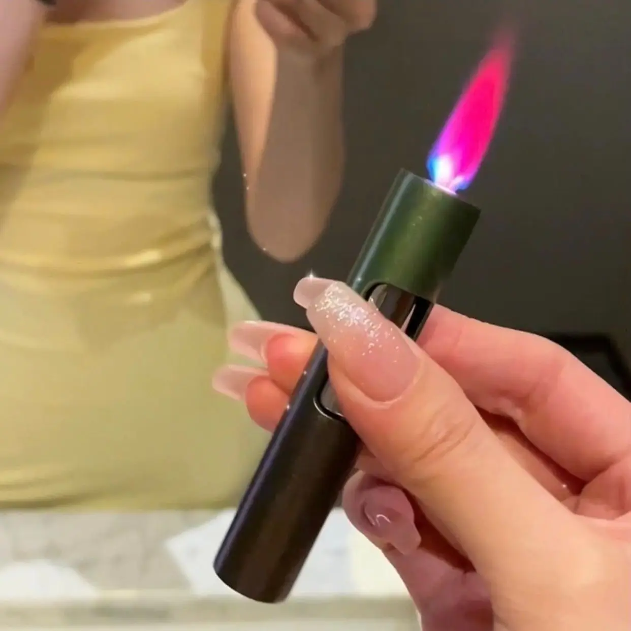 Creative Portable Cylindrical Straight Jet Gas Lighter Gradient Red Flame Metal Material Outdoor Windproof Lighter Women's Gift
Creative Portable Cylindrical Straight Jet Gas Lighter Gradient Red Flame Metal Material Outdoor Windproof Lighter Women's Gift