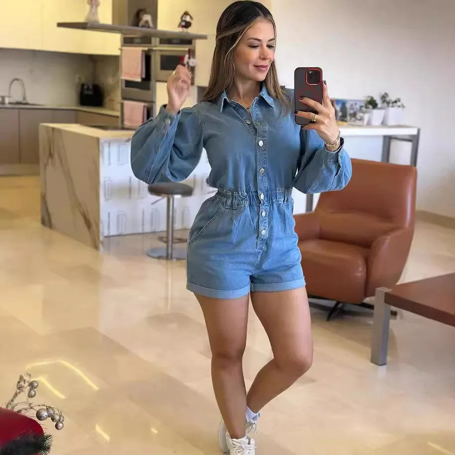 Ladies' Casual Long-sleeved Jumpsuit. The New Spring Fashion Single-breasted Denim Short Jumpsuit From Europe and America Women
Ladies' Casual Long-sleeved Jumpsuit. The New Spring Fashion Single-breasted Denim Short Jumpsuit From Europe and America Women