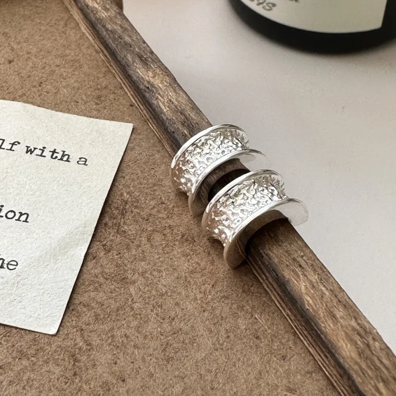 S925 Sterling Silver European Niche Design Sense Texture Sense C-shaped Earrings Russian Simple Stud Earrings Ear Jewelry
S925 Sterling Silver European Niche Design Sense Texture Sense C-shaped Earrings Russian Simple Stud Earrings Ear Jewelry