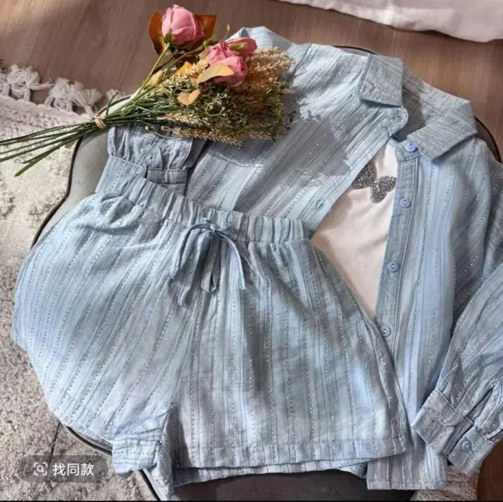 Girls New Summer Sun Protection Suit 2025 Thin Shirt Fashion Shorts Three-piece Set
Girls New Summer Sun Protection Suit 2025 Thin Shirt Fashion Shorts Three-piece Set