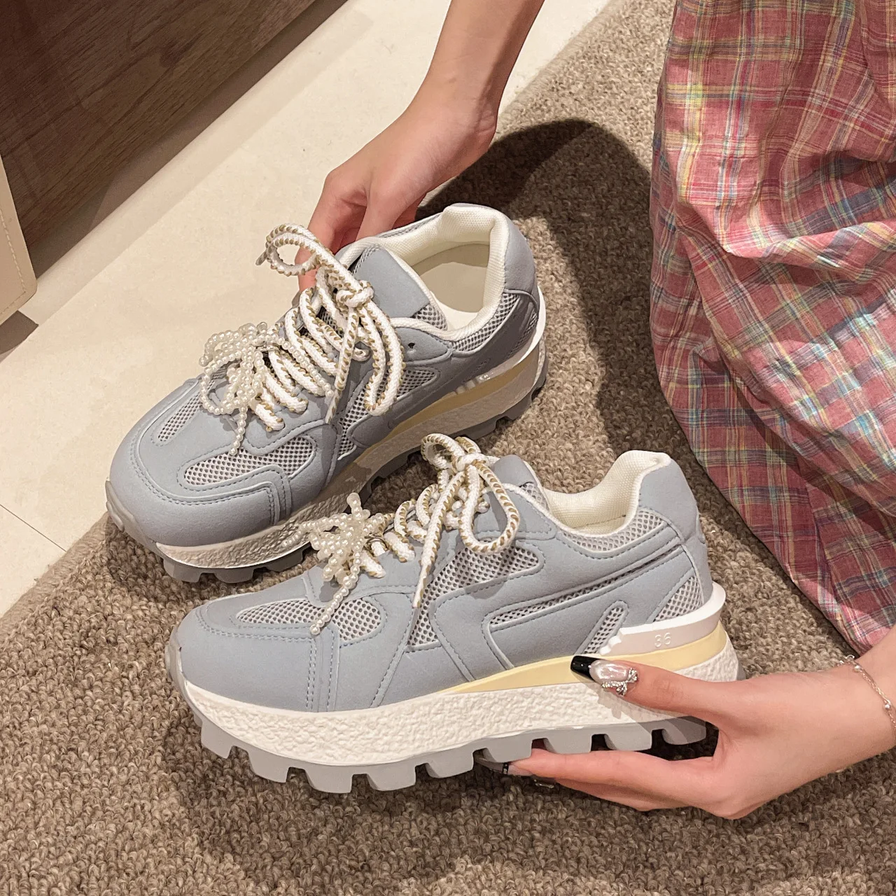 Дышащая женская обувь Torre с сеткой, новинка 2025 года, маленькая удобная повседневная обувь на шнуровке, кроссовки
Дышащая женская обувь Torre с сеткой, новинка 2025 года, маленькая удобная повседневная обувь на шнуровке, кроссовки