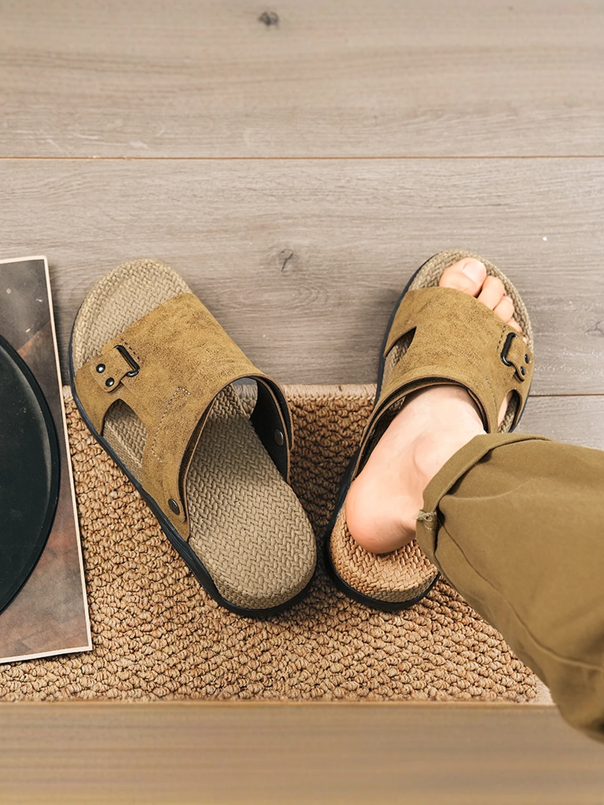 Men's Summer 2026 Sporty Slip-On Sandals Driving Safe Anti-Slip Indoor Outdoor Wear PU Leather Casual Beach Shoes
Men's Summer 2026 Sporty Slip-On Sandals Driving Safe Anti-Slip Indoor Outdoor Wear PU Leather Casual Beach Shoes