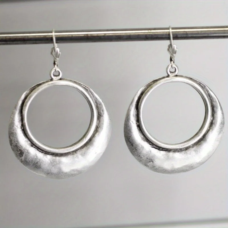 Minimalist Silver Color Dangle Women's Earrings Metal Hand Carving Circle Party Daily Wear
Minimalist Silver Color Dangle Women's Earrings Metal Hand Carving Circle Party Daily Wear
