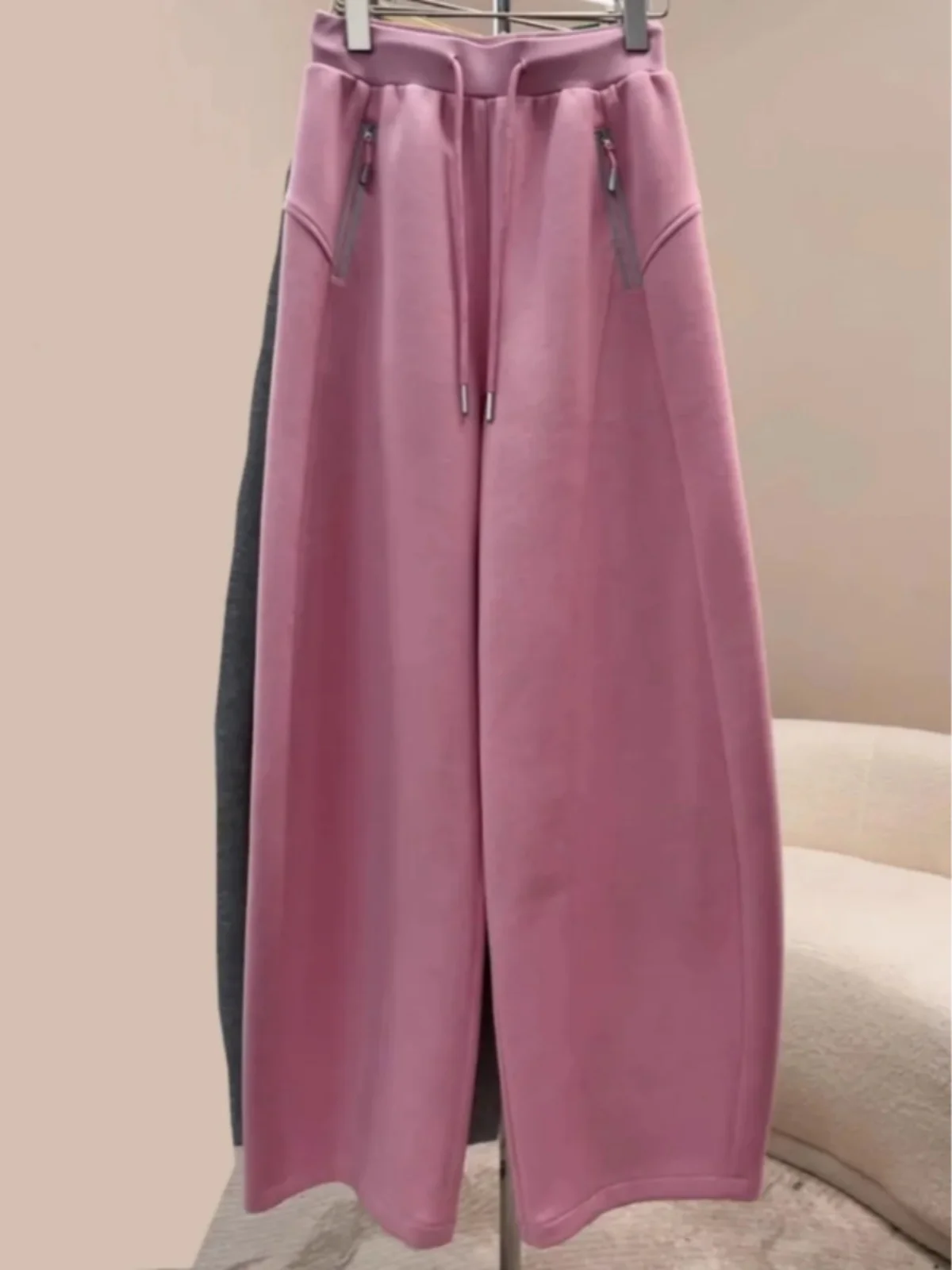 High Waist Loose Banana Leg Sweatpants Women's Casual Pants Age Reduction Fashionable Wide Leg Pants Comfortable Spring Wear
High Waist Loose Banana Leg Sweatpants Women's Casual Pants Age Reduction Fashionable Wide Leg Pants Comfortable Spring Wear