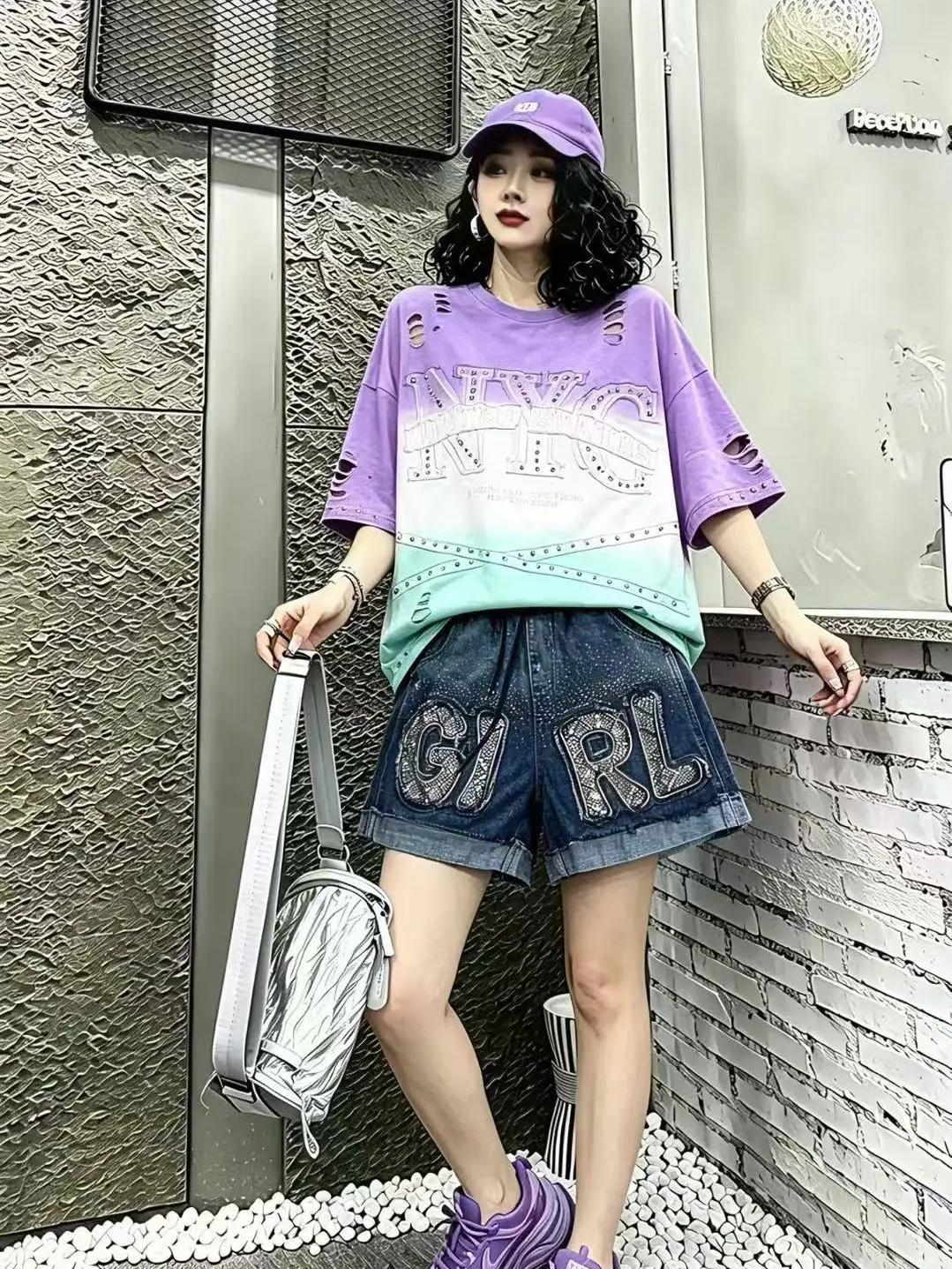 Trendy Women's Summer Shorts 2026 Gradient Flocking Loose Drawstring Baggy Jeans Style Polyester Fiber Elastic Waist Blue
Trendy Women's Summer Shorts 2026 Gradient Flocking Loose Drawstring Baggy Jeans Style Polyester Fiber Elastic Waist Blue
