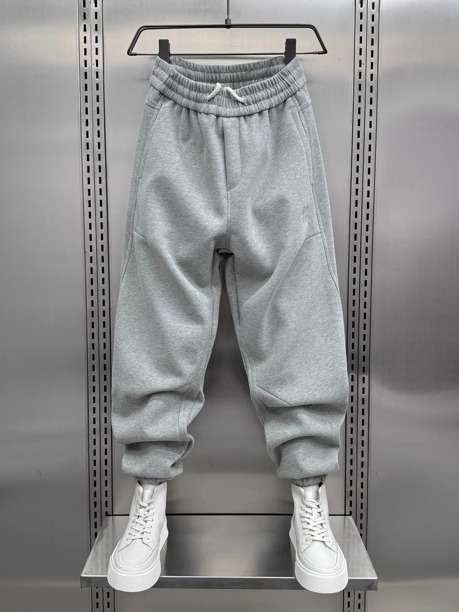 Мужские повседневные брюки American Sle, свободный крой, модные манжеты Harlan, осень-зима, дышащее волокно из полиэстера, девять очков
Мужские повседневные брюки American Sle, свободный крой, модные манжеты Harlan, осень-зима, дышащее волокно из полиэстера, девять очков