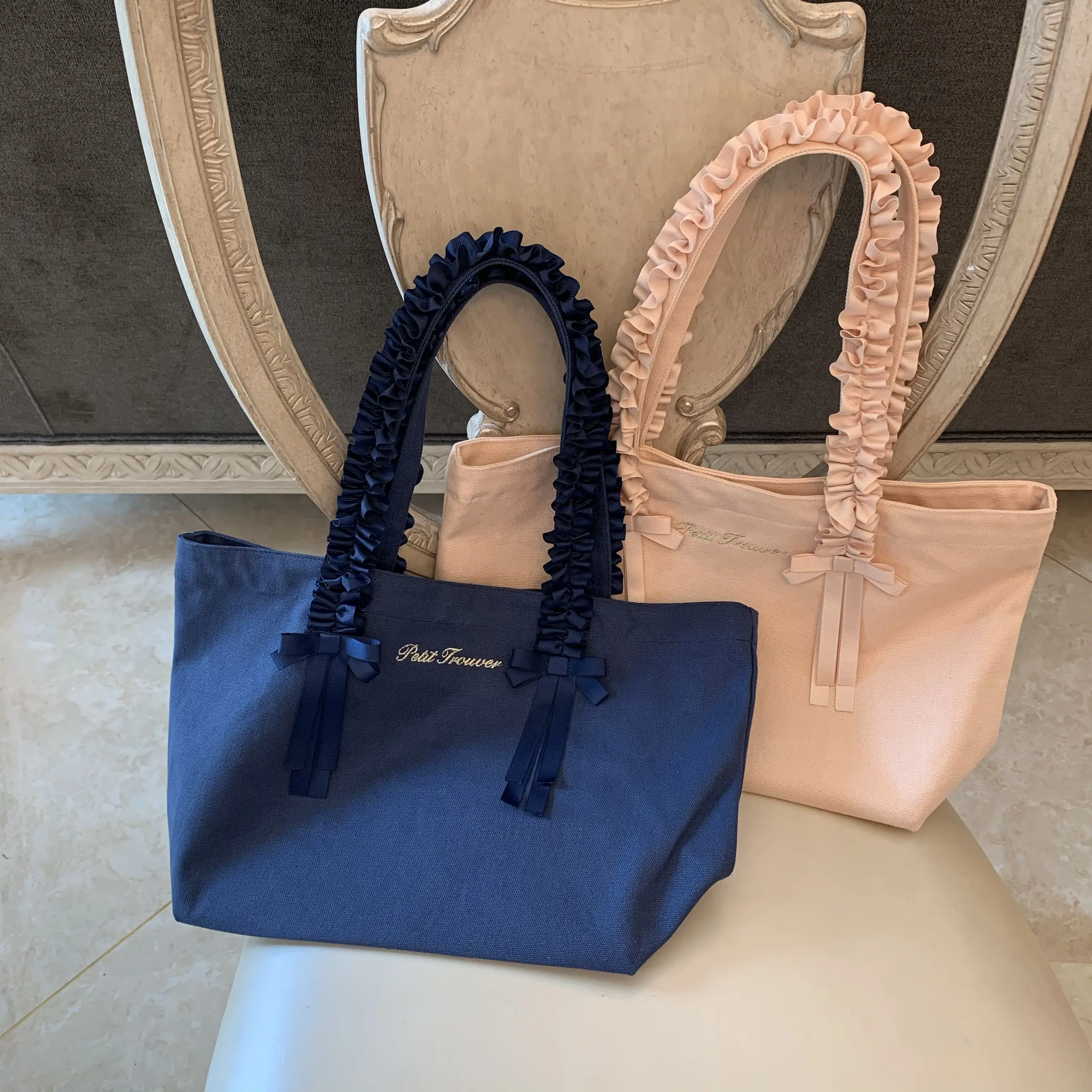 Japanese Sweet Bow Lace Cotton Canvas Bag Women's Fashion Simple Shopping Bags Hand Carry Shoulder Bag Girls Shopping Tote Bag
Japanese Sweet Bow Lace Cotton Canvas Bag Women's Fashion Simple Shopping Bags Hand Carry Shoulder Bag Girls Shopping Tote Bag