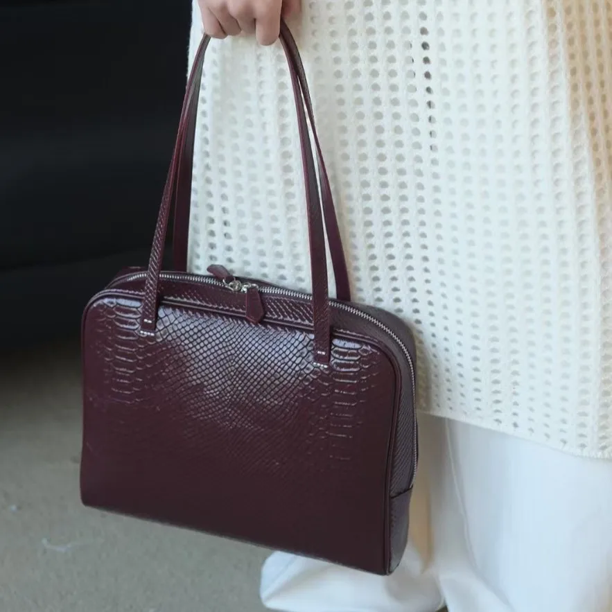 FIRMRANCH классическая женская сумка на плечо с квадратным дизайном в стиле ретро, высокое качество из воловьей кожи, большая вместительная женская сумка на плечо под мышками
FIRMRANCH классическая женская сумка на плечо с квадратным дизайном в стиле ретро, высокое качество из воловьей кожи, большая вместительная женская сумка на плечо под мышками