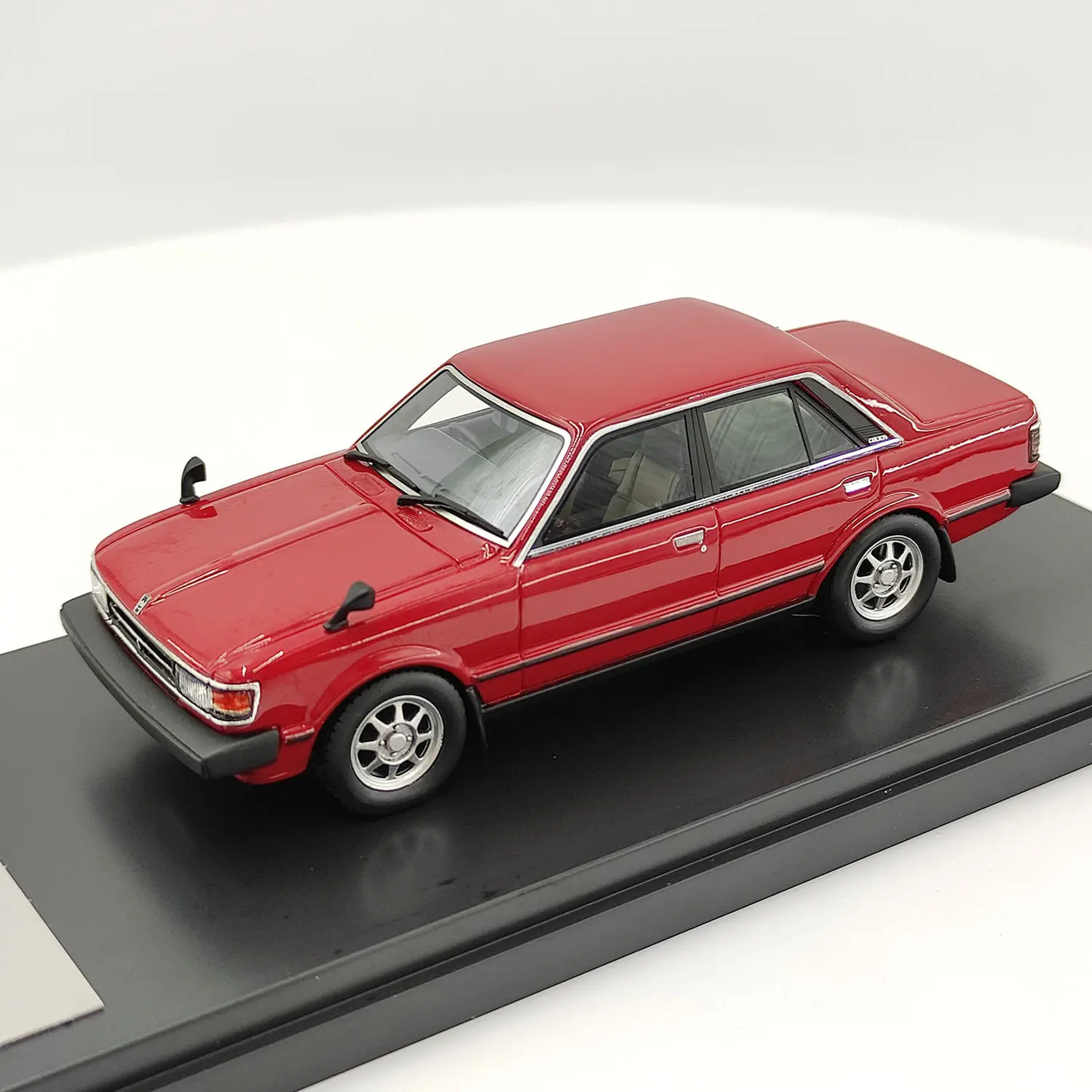 Приветствующая масштаб 1:43 Toyota Camry CELICA 2000 GT 1980, модель автомобиля из смолы, Коллекционная игрушка, подарок, сувенир, украшение для дисплея
Приветствующая масштаб 1:43 Toyota Camry CELICA 2000 GT 1980, модель автомобиля из смолы, Коллекционная игрушка, подарок, сувенир, украшение для дисплея