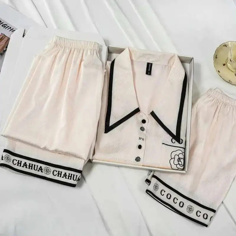 Temperament Noble Three Pieces Ice Silk Pajamas Women Short Sleeve Set Camellia Light Luxury Women Soft Herringbone Pyjamas Sets
Temperament Noble Three Pieces Ice Silk Pajamas Women Short Sleeve Set Camellia Light Luxury Women Soft Herringbone Pyjamas Sets