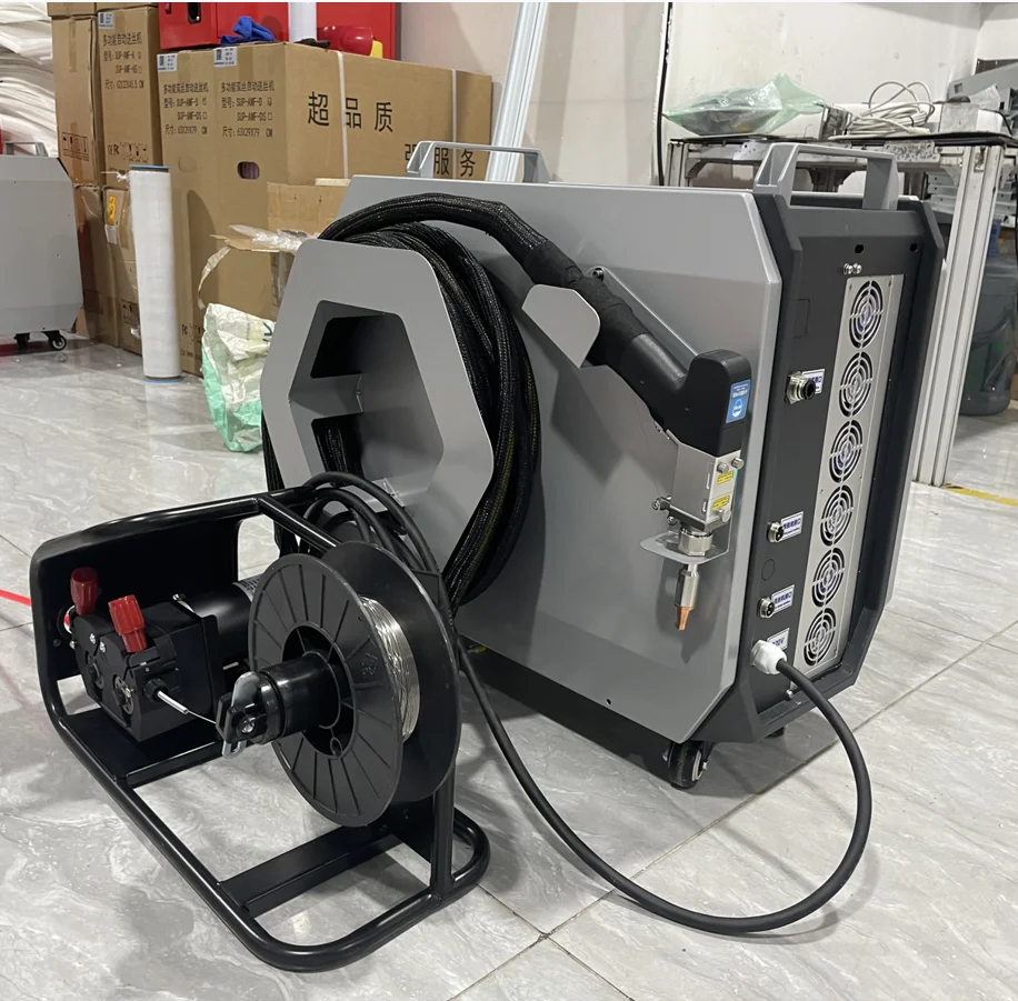 Новый портативный лазерный сварочный аппарат 1500 Вт для нержавеющей стали с воздушным охлаждением и новой лазерной технологией
Новый портативный лазерный сварочный аппарат 1500 Вт для нержавеющей стали с воздушным охлаждением и новой лазерной технологией