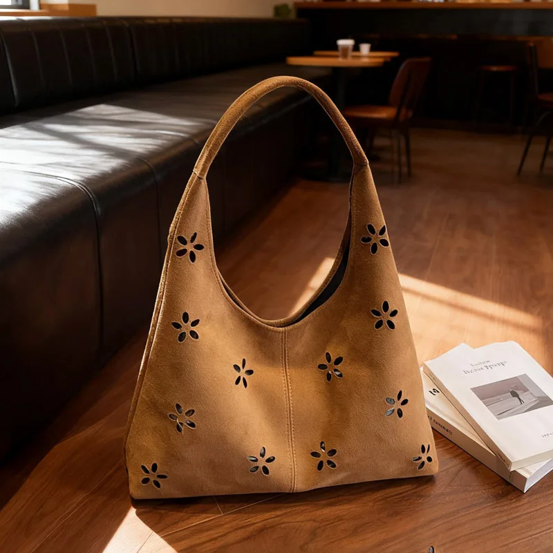 Осень-зима 2022, новая винтажная женская замшевая сумка-тоут, большая сумка Capaci, сумка через плечо, кожаная сумка Emed с цветочным принтом
Осень-зима 2022, новая винтажная женская замшевая сумка-тоут, большая сумка Capaci, сумка через плечо, кожаная сумка Emed с цветочным принтом