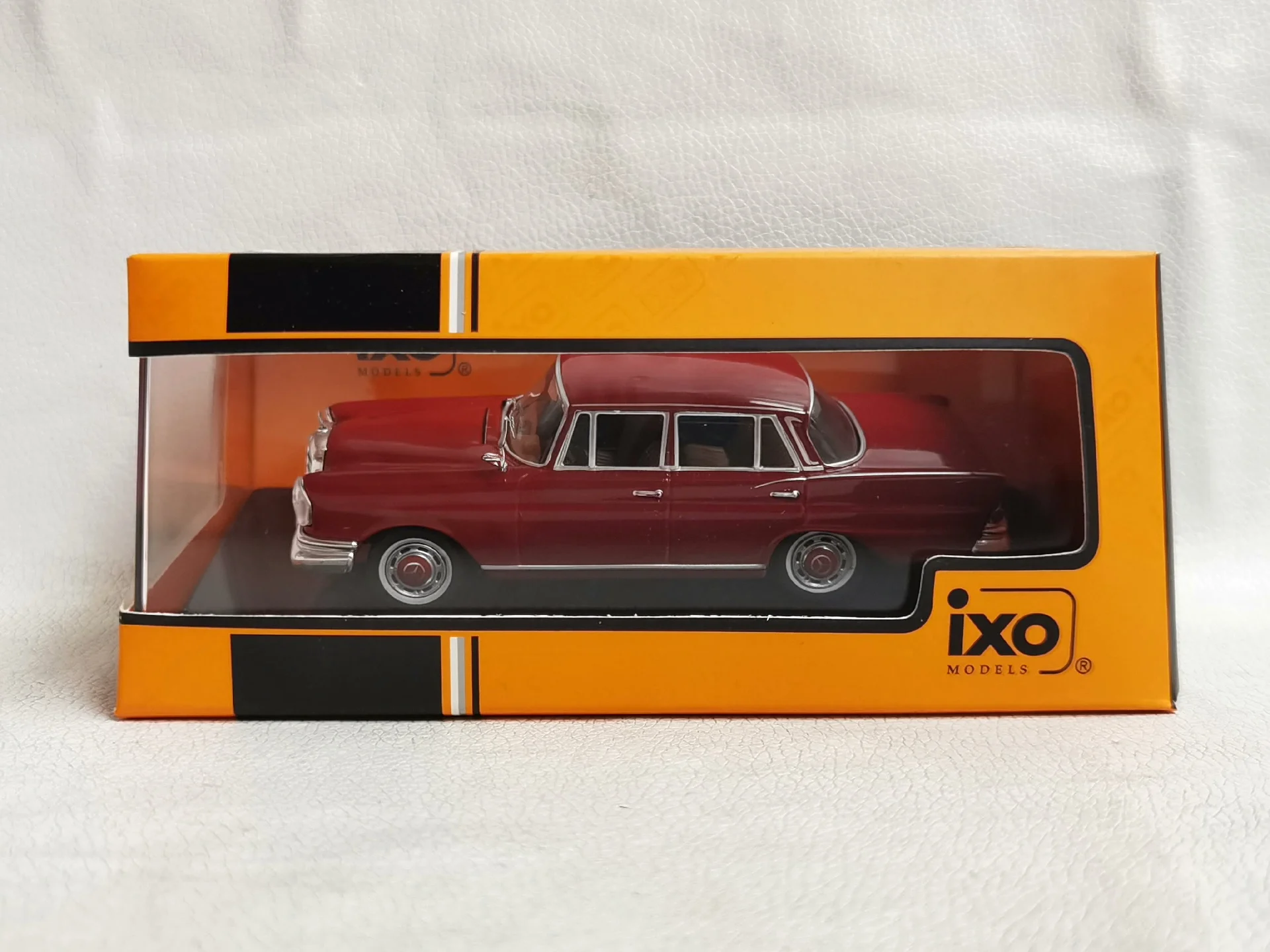 Diecast IXO 1:43 Scale BENZ 220 SE W111 1959 BENZ-Benz Vintage Car Alloy Car Model Collectible Toy Gift Souvenir Display
Diecast IXO 1:43 Scale BENZ 220 SE W111 1959 BENZ-Benz Vintage Car Alloy Car Model Collectible Toy Gift Souvenir Display