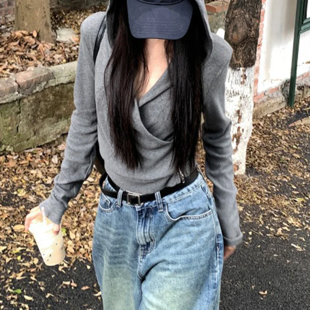 A must have casual grey v neck cross hood long sleeve top perfect to pair with your favorite bottoms this autumn season
A must have casual grey v neck cross hood long sleeve top perfect to pair with your favorite bottoms this autumn season