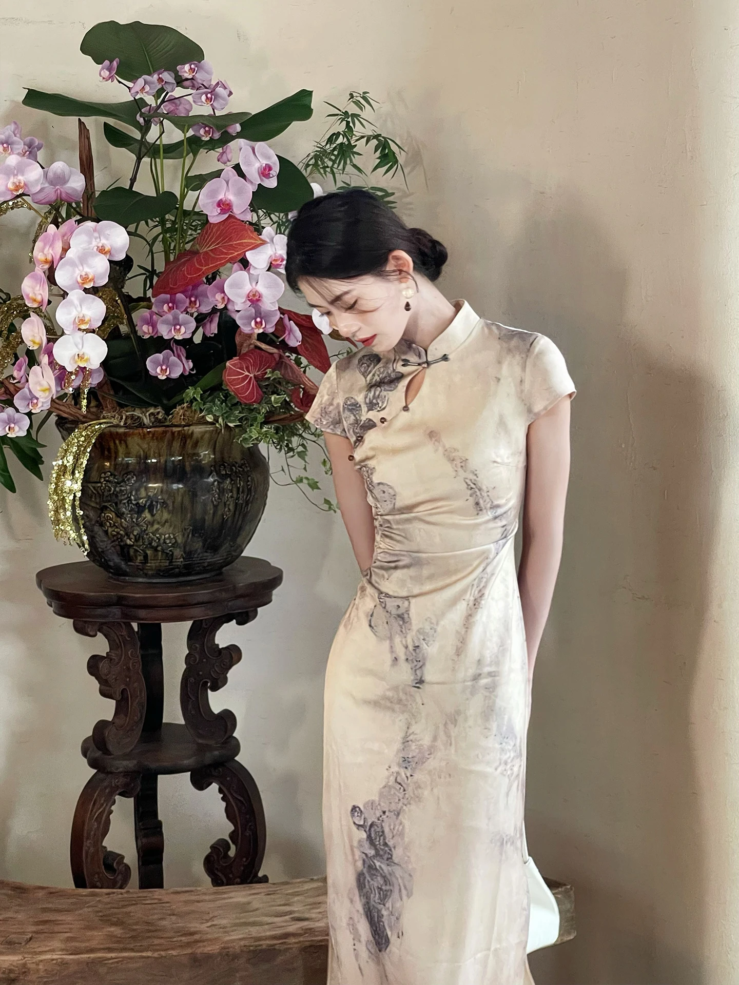 Новая китайская национальная тенденция, модифицированная женская летняя плиссированная талия с цветочным принтом, винтажная длинная юбка
Новая китайская национальная тенденция, модифицированная женская летняя плиссированная талия с цветочным принтом, винтажная длинная юбка