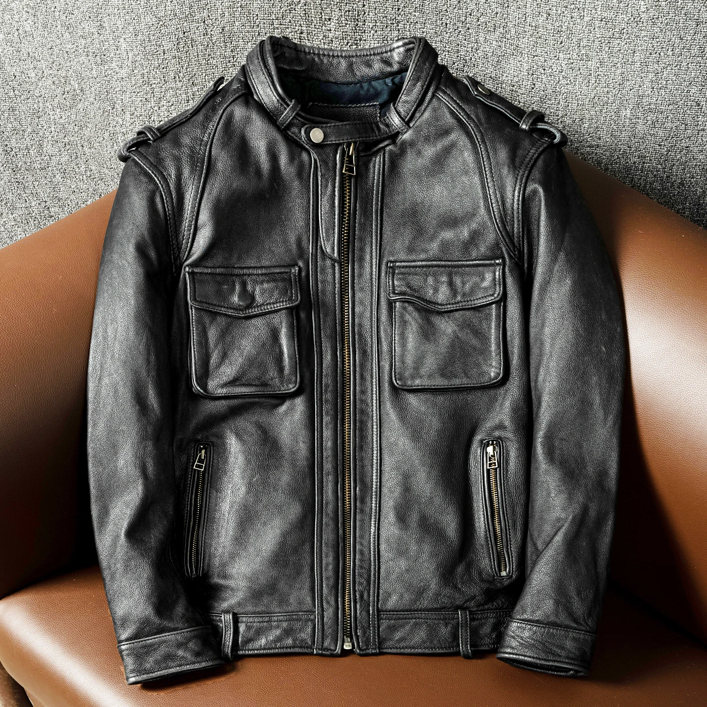 Новое поступление, натуральный верхний слой из воловьей кожи, винтажный мотоциклетный жилет, мужское повседневное пальто Faion Busin
Новое поступление, натуральный верхний слой из воловьей кожи, винтажный мотоциклетный жилет, мужское повседневное пальто Faion Busin