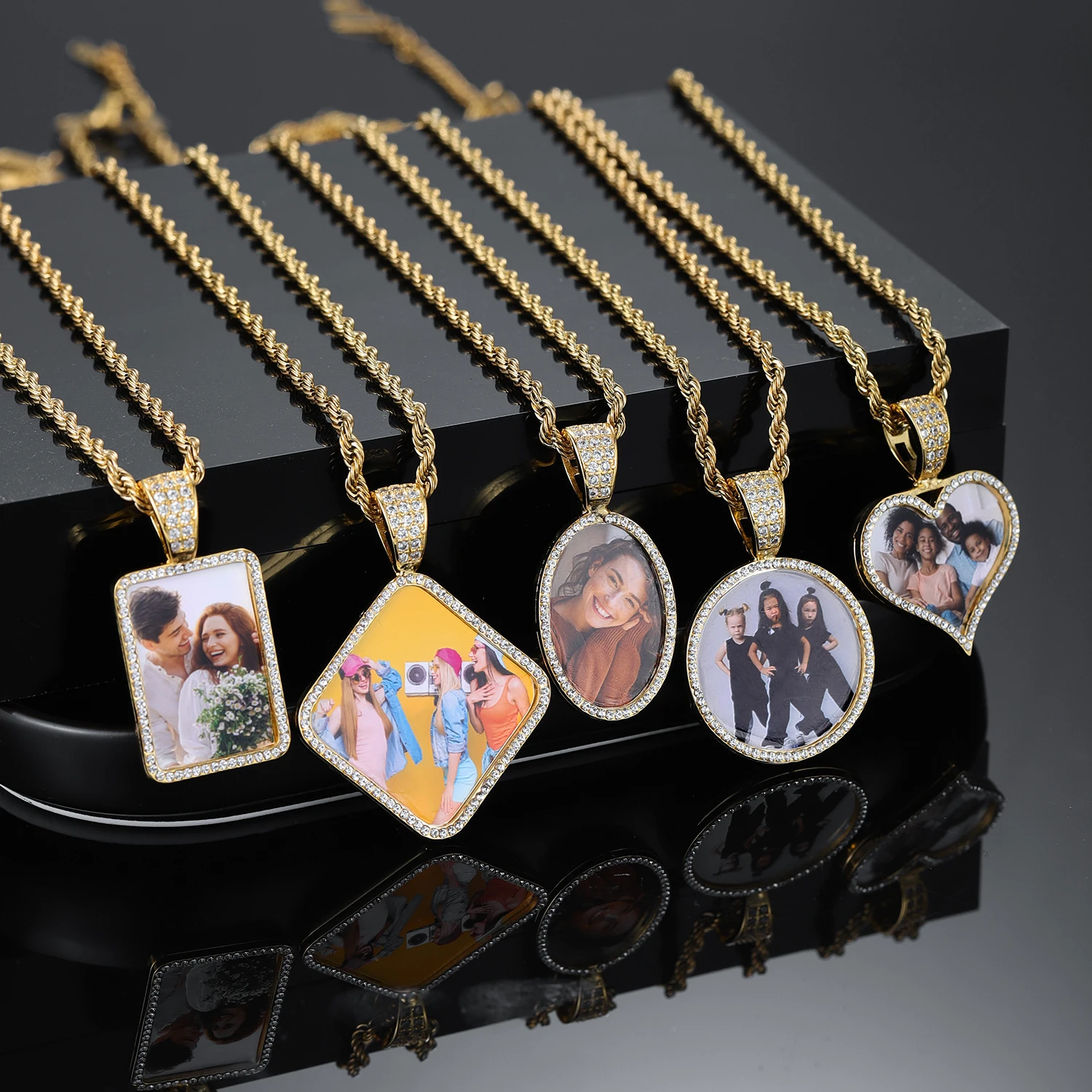 Custom Family Photo Necklace Personalized 18k Gold Plated Rope Chain Locket Jewelry Memory Pendant Gift For Her Women Jewelr
Custom Family Photo Necklace Personalized 18k Gold Plated Rope Chain Locket Jewelry Memory Pendant Gift For Her Women Jewelr