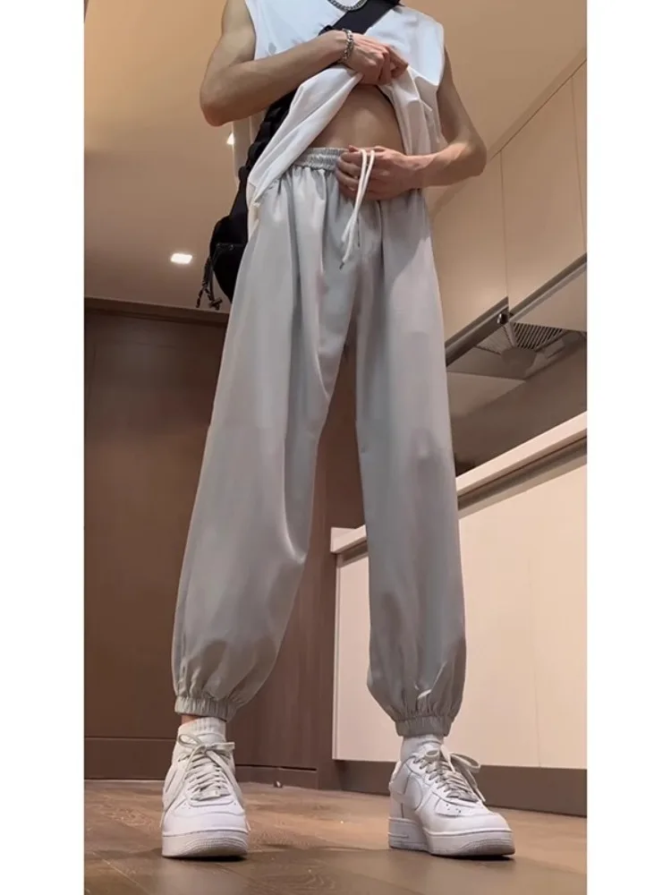 Легкие мужские летние спортивные брюки из ледяного шелка в японском стиле, тонкие, с манжетами, укороченные (длиной 7/8 или 9/10), быстросохнущие, свободного кроя, повседневные
Легкие мужские летние спортивные брюки из ледяного шелка в японском стиле, тонкие, с манжетами, укороченные (длиной 7/8 или 9/10), быстросохнущие, свободного кроя, повседневные