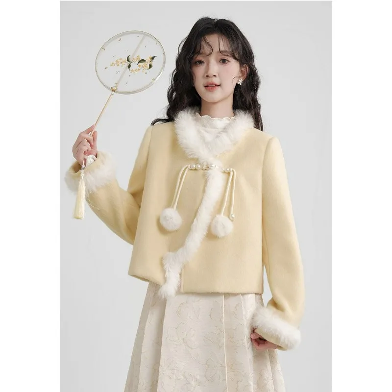 A New Chinese-style Pearl Button-up Sets for Women's Clothing Winter Featuring Stylish Cream Yellow Woolen Short Coat and Skirt
A New Chinese-style Pearl Button-up Sets for Women's Clothing Winter Featuring Stylish Cream Yellow Woolen Short Coat and Skirt