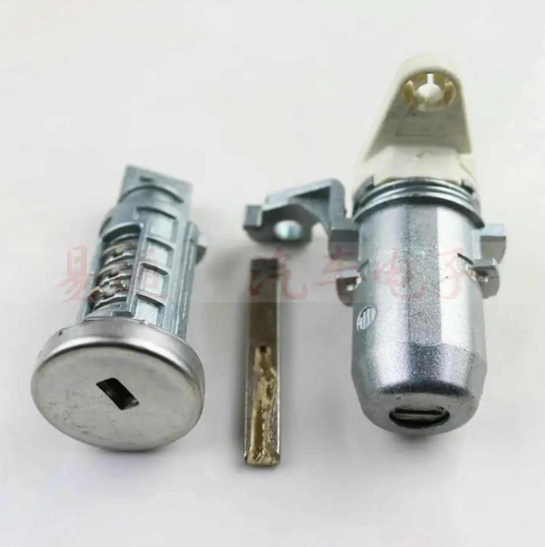 Replacement Central door lock Car Door Lock And Iginition Lock For New Cruze Excelle XT Malibu Buick aakeway VERANO
Replacement Central door lock Car Door Lock And Iginition Lock For New Cruze Excelle XT Malibu Buick aakeway VERANO