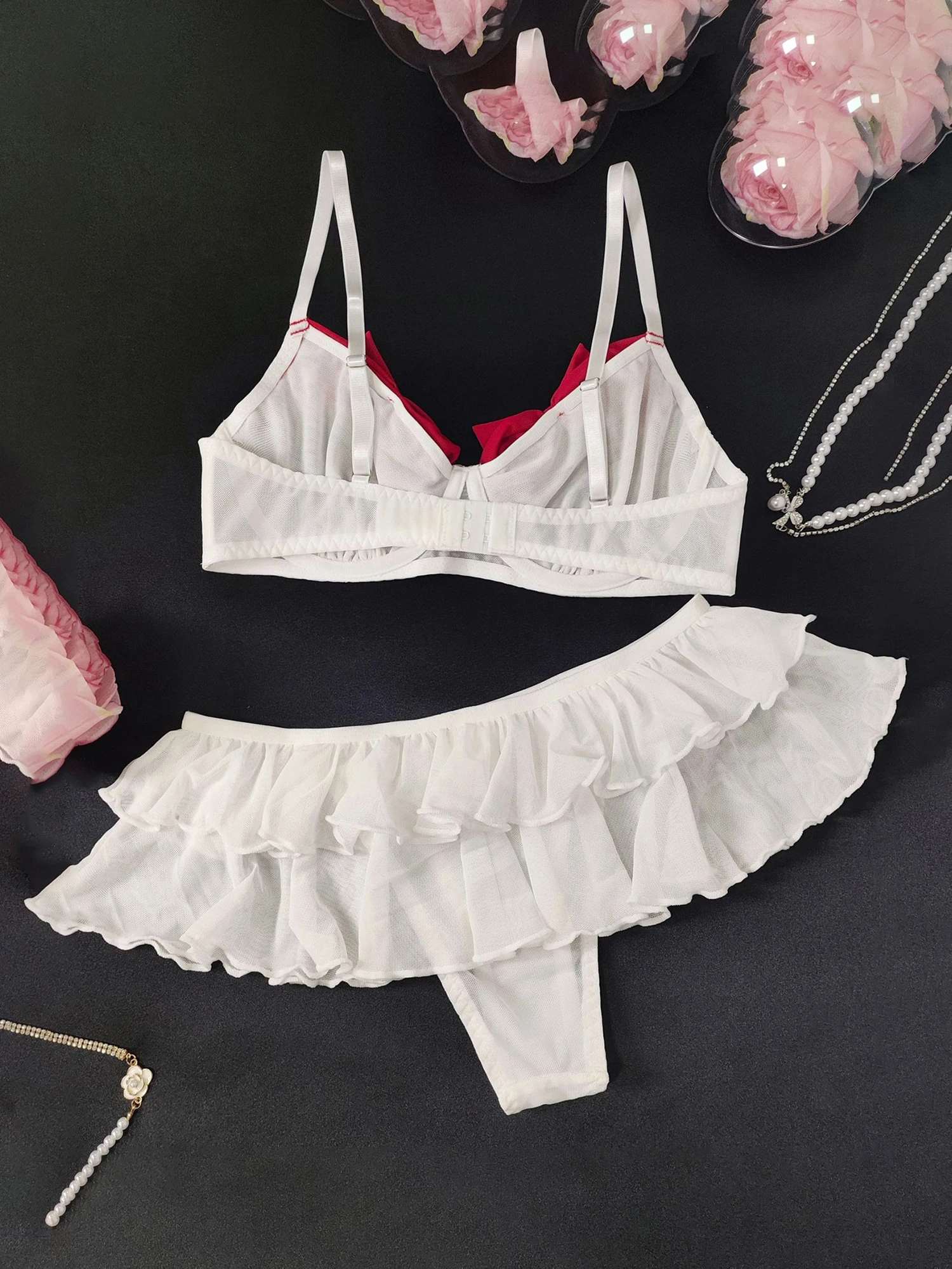 Соблазнительный комплект черного кружевного нижнего белья с атласными лентами и прозрачными трусиками-стрингами, эротическое нижнее белье для женщин
Соблазнительный комплект черного кружевного нижнего белья с атласными лентами и прозрачными трусиками-стрингами, эротическое нижнее белье для женщин