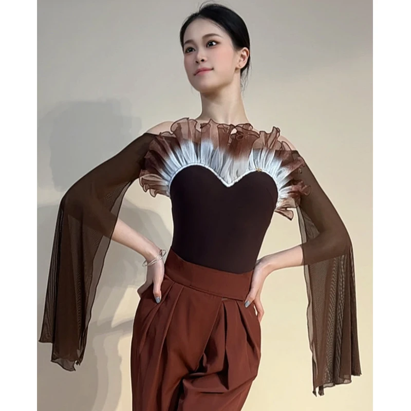 2026 Ballroom Dance Tops Women Slit Flared Sleeves Ruffled Bodysuit Adult Tango Waltz Dance Clothing Performance Costume BL19145
2026 Ballroom Dance Tops Women Slit Flared Sleeves Ruffled Bodysuit Adult Tango Waltz Dance Clothing Performance Costume BL19145