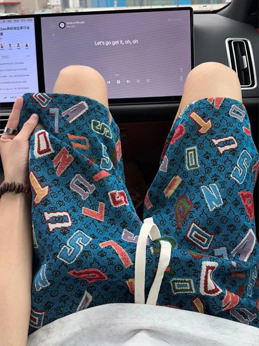 American Graffiti Letter Flower Shorts Men's Summer Design Five-Quarter Length Youth Sports Beachwear Casual Loose Fit
American Graffiti Letter Flower Shorts Men's Summer Design Five-Quarter Length Youth Sports Beachwear Casual Loose Fit