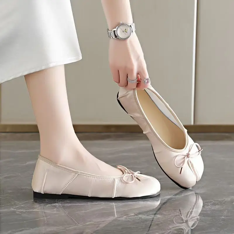 Woman Leather Polka Dot Flat Sole Split Toe Shoes Spring Summer New Soft Sole Shallow Slip On Fashionable Bowknot Nude Shoes
Woman Leather Polka Dot Flat Sole Split Toe Shoes Spring Summer New Soft Sole Shallow Slip On Fashionable Bowknot Nude Shoes