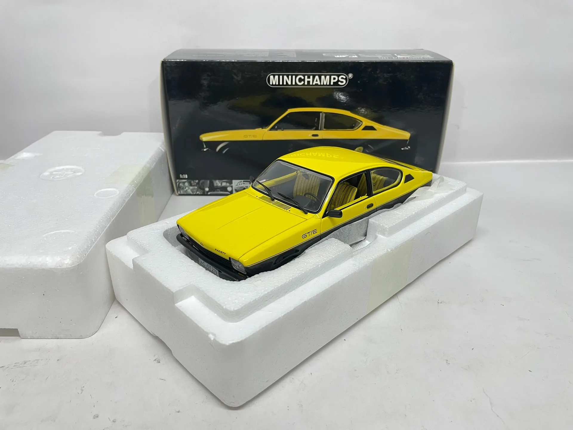 Minichamps 1:18 Kadett C GT/E 1976 Simulation Limited Edition All Open Alloy Metal Static Car Model Toy Gift
Minichamps 1:18 Kadett C GT/E 1976 Simulation Limited Edition All Open Alloy Metal Static Car Model Toy Gift