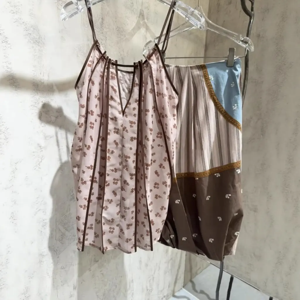 Nanyou Women's Summer Camisole Gauze Flower Shadow Print Splicing Pleated Bud Skirt Quality New
Nanyou Women's Summer Camisole Gauze Flower Shadow Print Splicing Pleated Bud Skirt Quality New